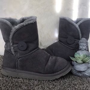 (NOT TRUE) Grey Bailey Button Ugg Boots